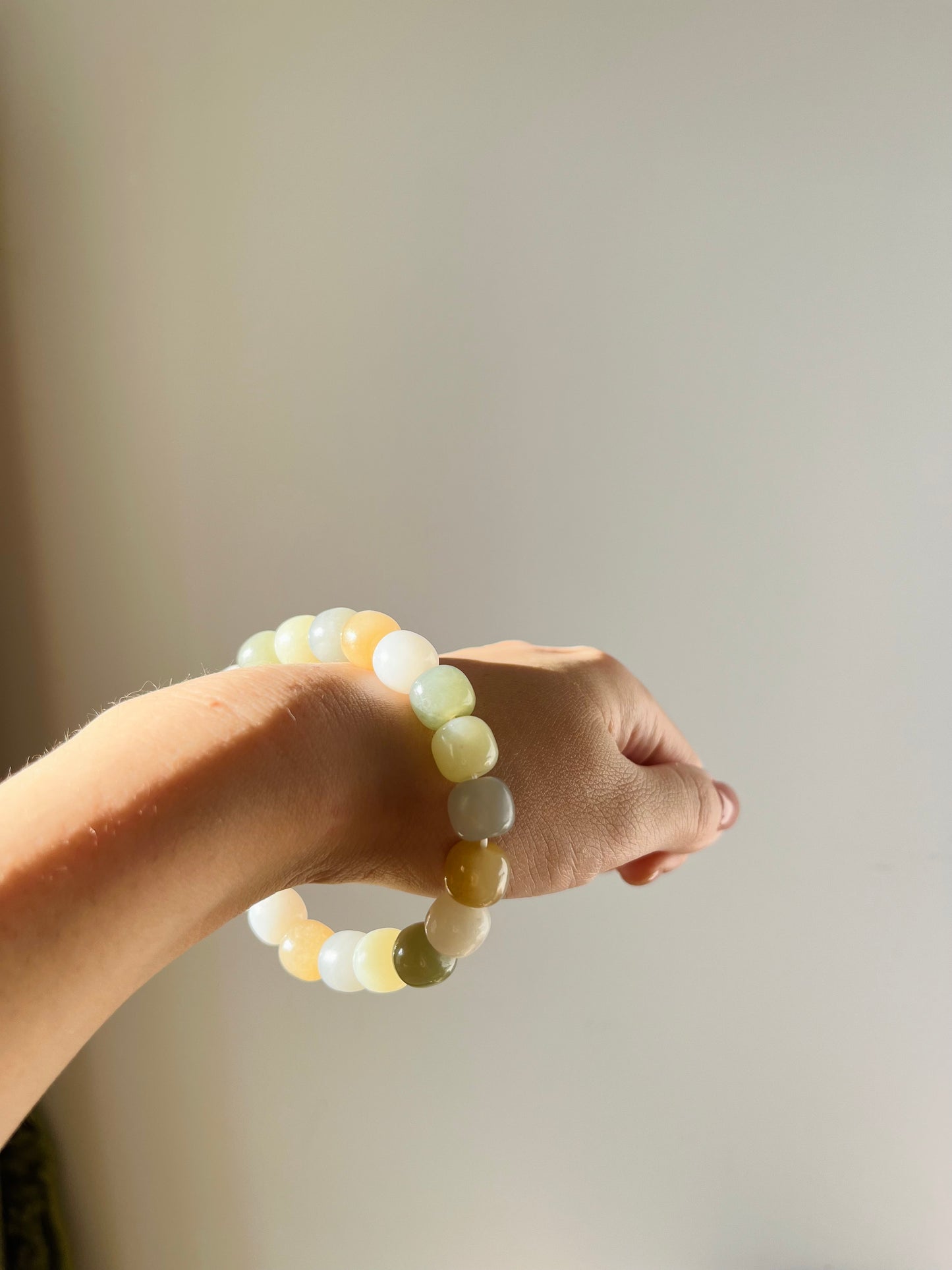 Bracelet with 10mm x 8mm Multi-color Barrel Jade Beads, 和田多宝老型珠手串