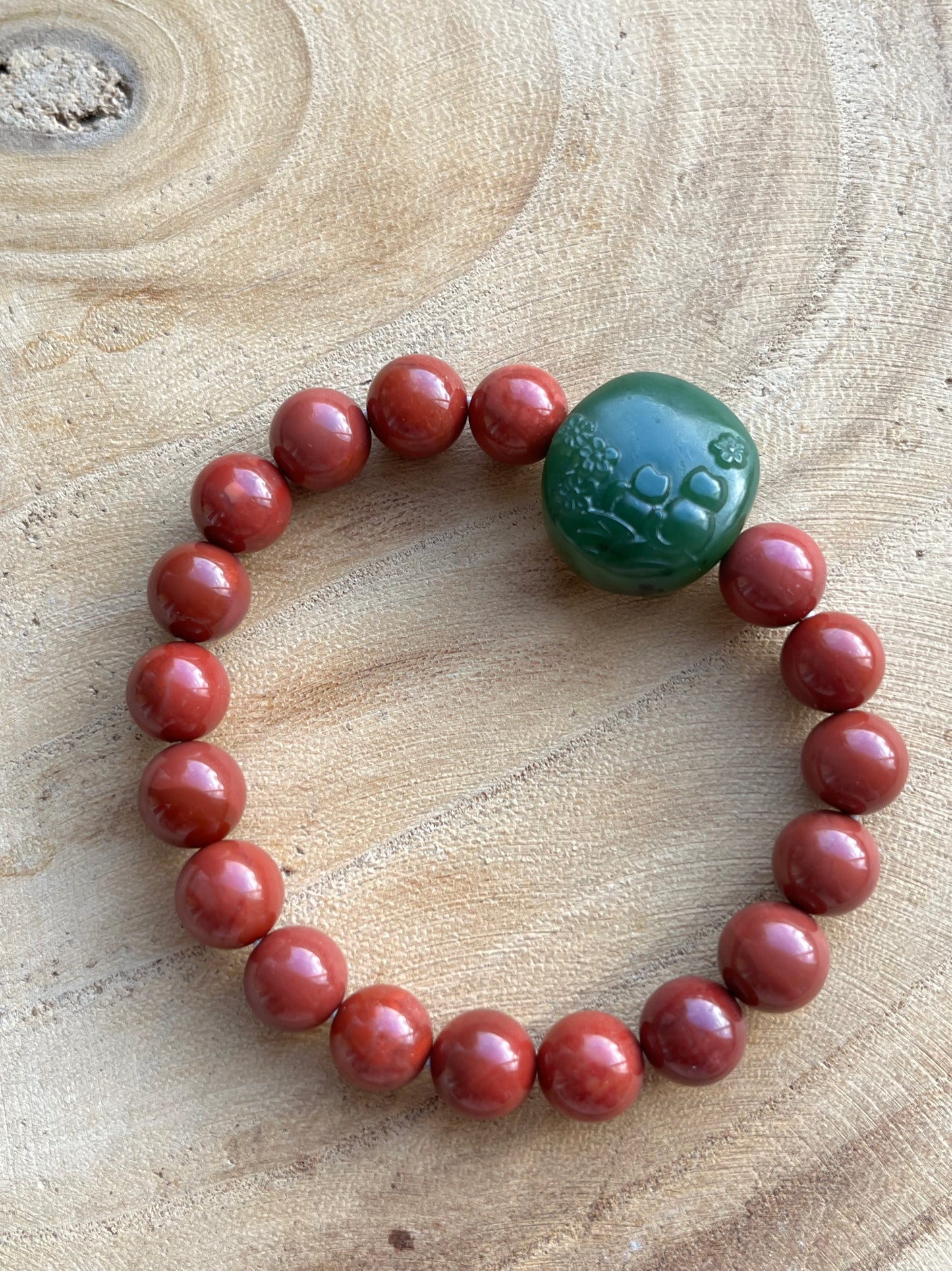 Southern Red Agate Beaded Bracelet (9mm) with a Hand Carved Green Jade Cat Pendant, 南红玛瑙和手雕猫牌手串