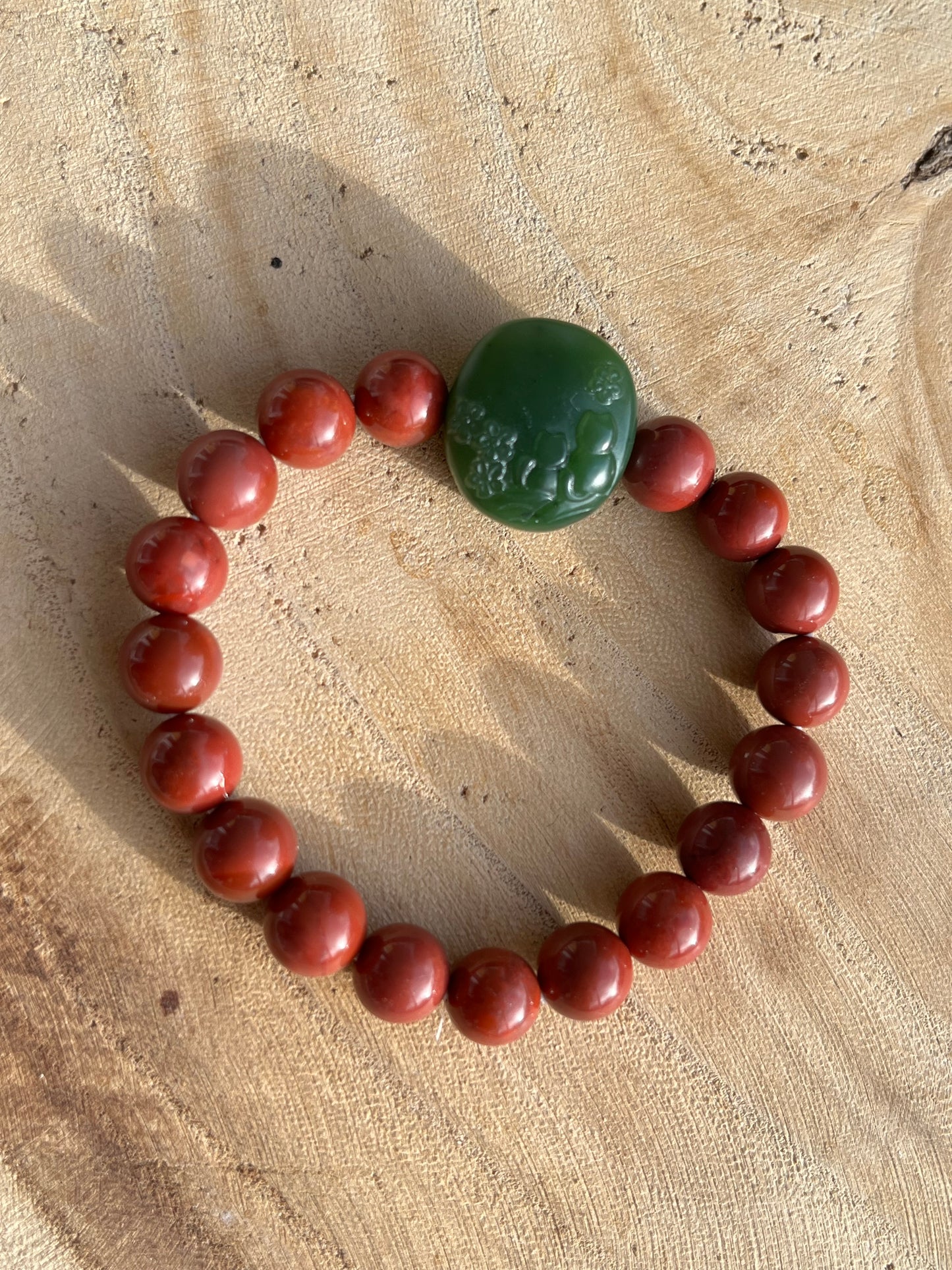 Southern Red Agate Beaded Bracelet (9mm) with a Hand Carved Green Jade Cat Pendant, 南红玛瑙和手雕猫牌手串