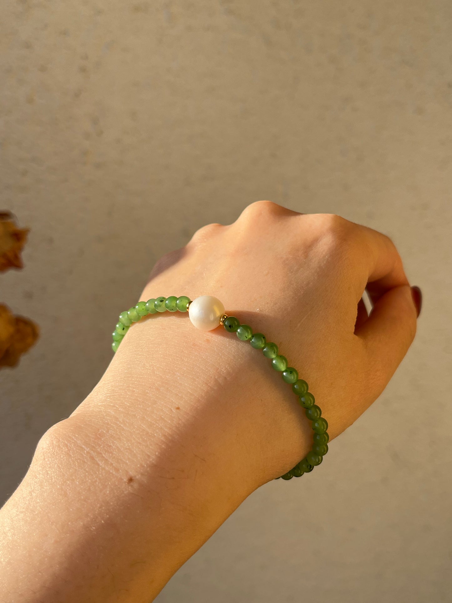 Green Nephrite Jade Beaded Bracelet with a Pearl