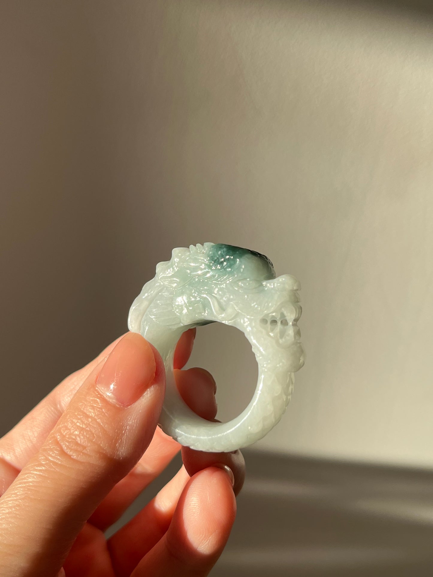 Hand Carved Jadeite Chinese Dragon Thumb Ring, 手雕翡翠龙扳指