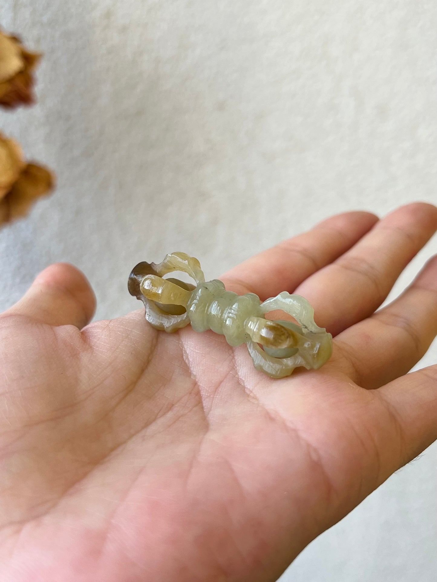 Hand Carved Jade Vajra Pendant, 手雕和田蓝糖金刚杵