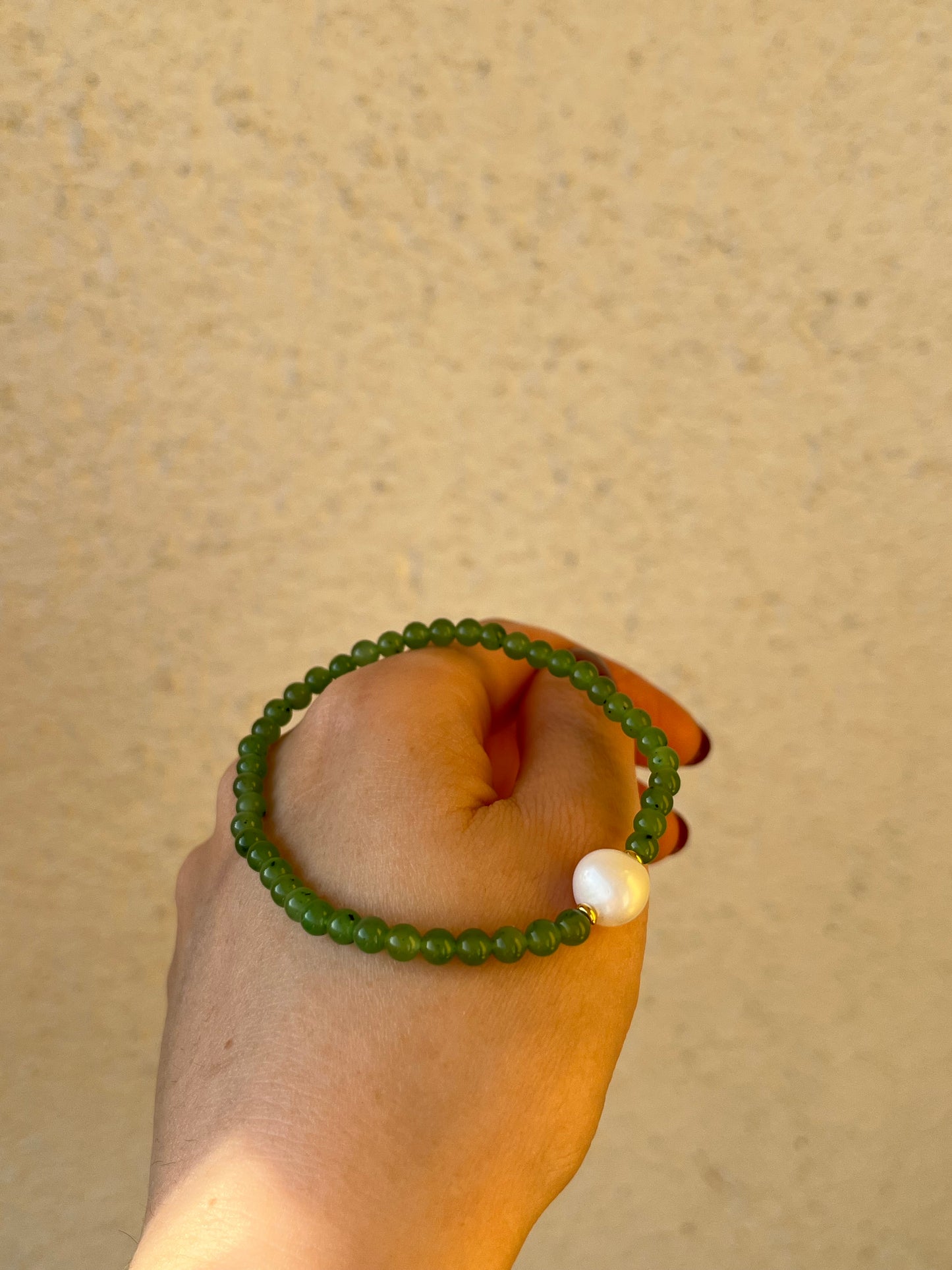 Green Nephrite Jade Beaded Bracelet with a Pearl