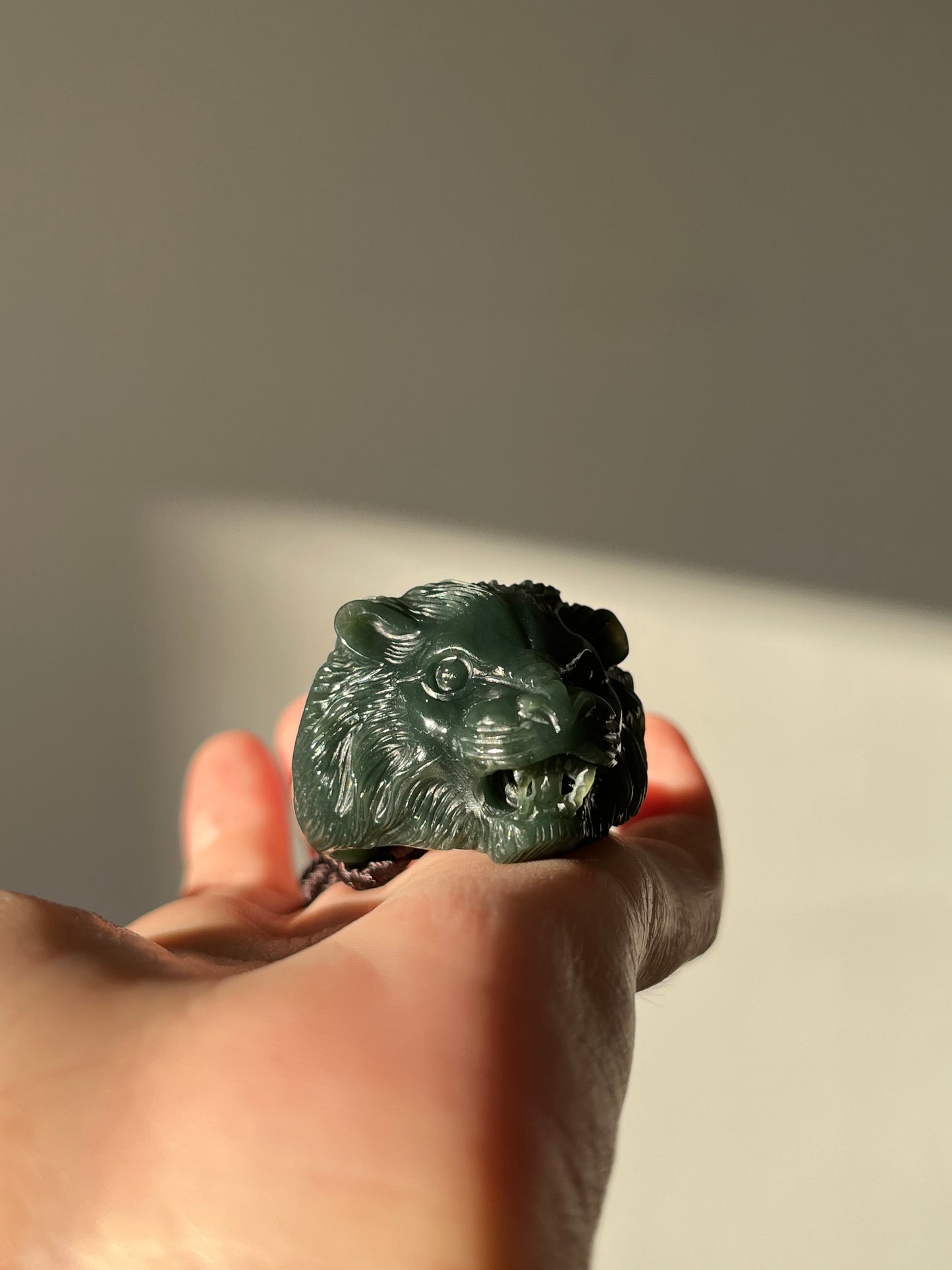 Hand Carved Jade Lion Head Thumb Ring, 手雕细青玉狮头扳指