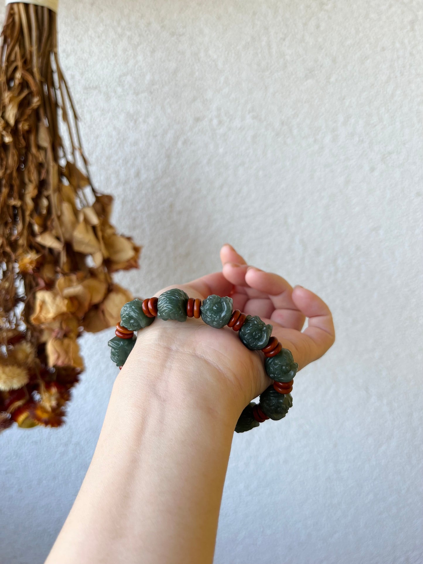 Hand Carved Jade Lion Dance Head Beaded Bracelet, 醒狮头手串