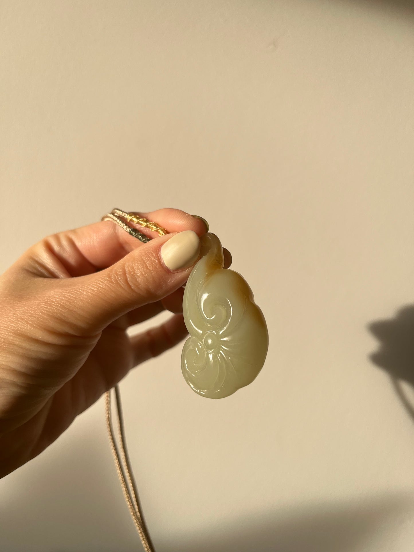 Hand Carved Jade Ruyi Pendant, 手雕糖白如意