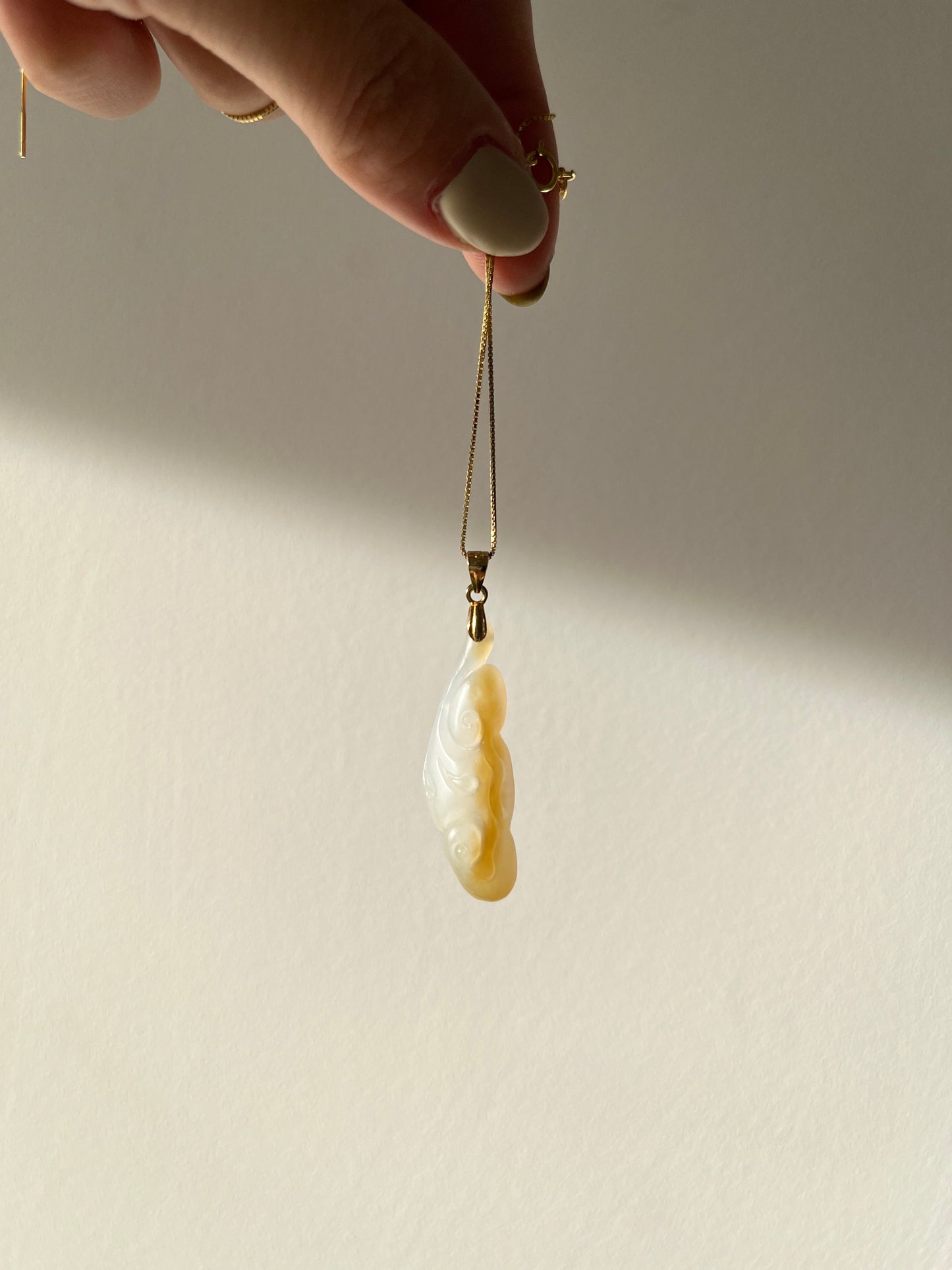 Hand Carved Jade Ruyi Pendant, 手雕糖白如意吊坠