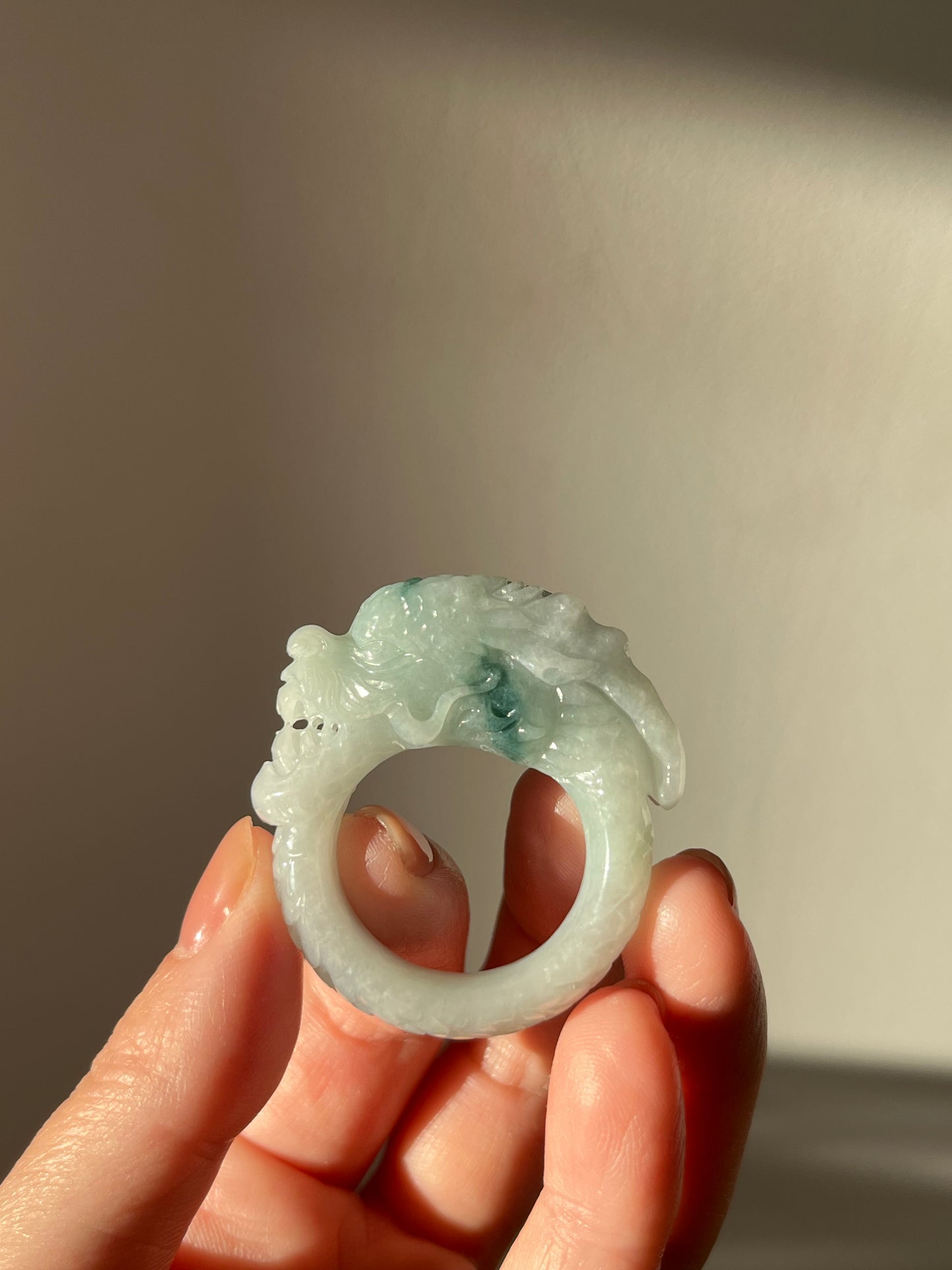 Hand Carved Jadeite Chinese Dragon Thumb Ring, 手雕翡翠龙扳指