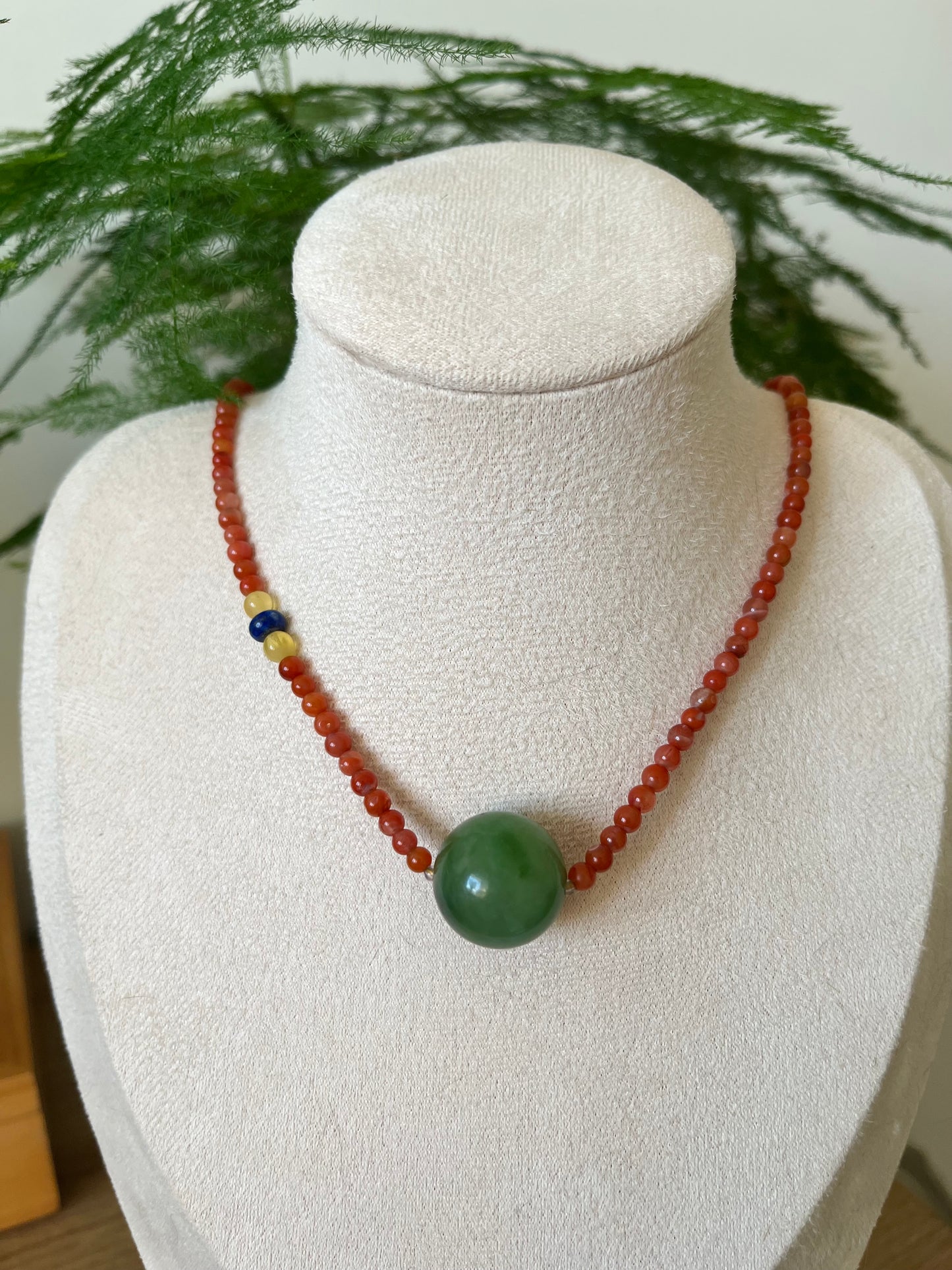 Handmade Nanhong Agate Beaded Necklace with a Single Big Green Jade Bead (20mm)