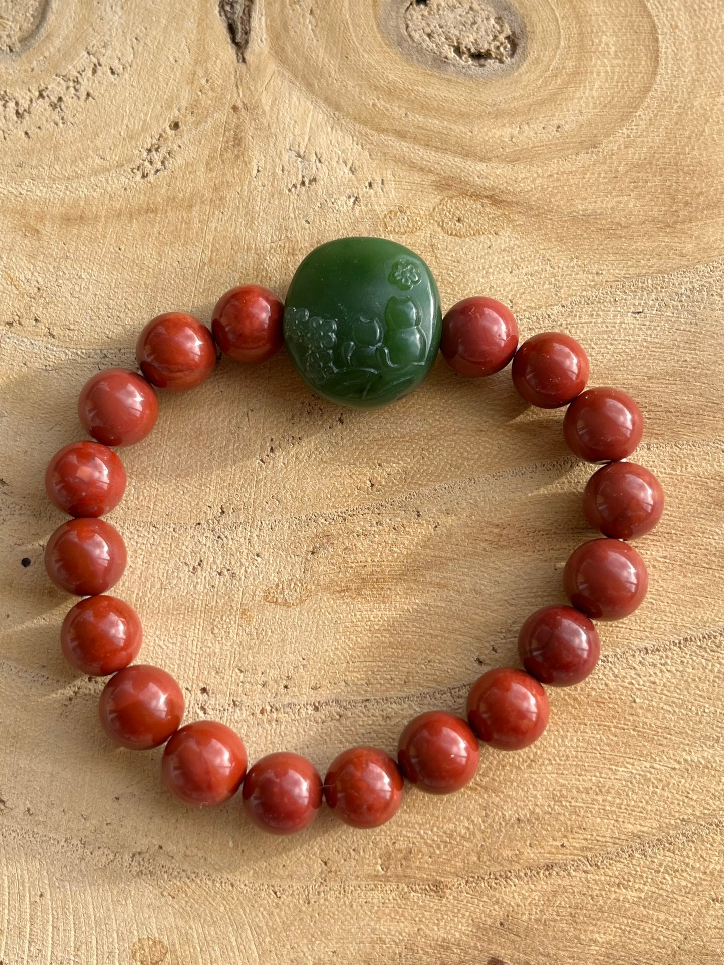 Southern Red Agate Beaded Bracelet (9mm) with a Hand Carved Green Jade Cat Pendant, 南红玛瑙和手雕猫牌手串